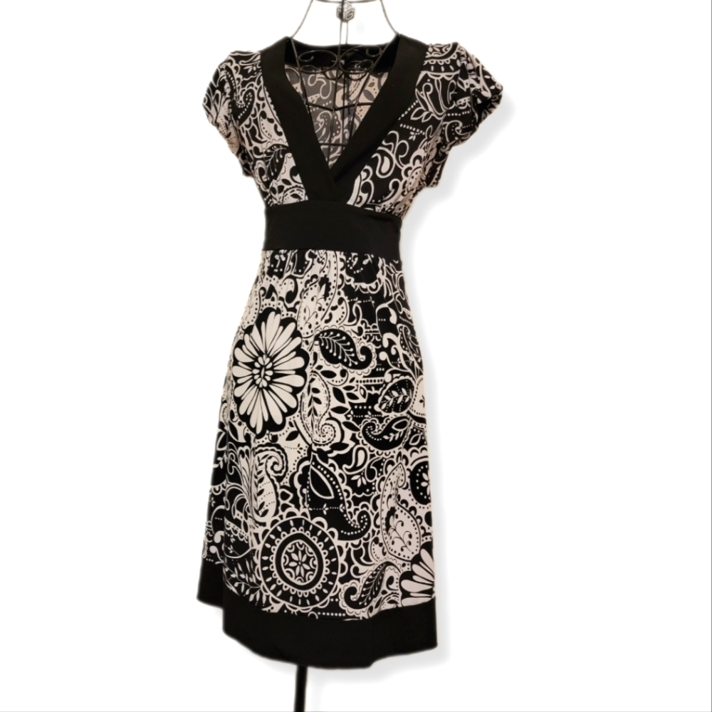 BCX Black White Print V Front Cap Sleeves Midi Dress Size Small
